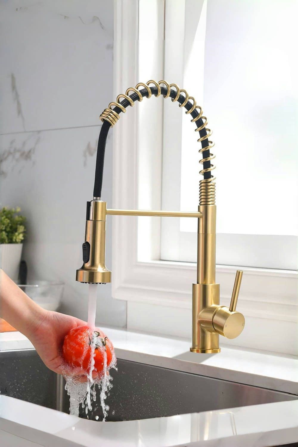 Swivel Stainless Steel Pulldown Kitchen Faucet Tap Hot Cold Fittings Pull-out Sprayer