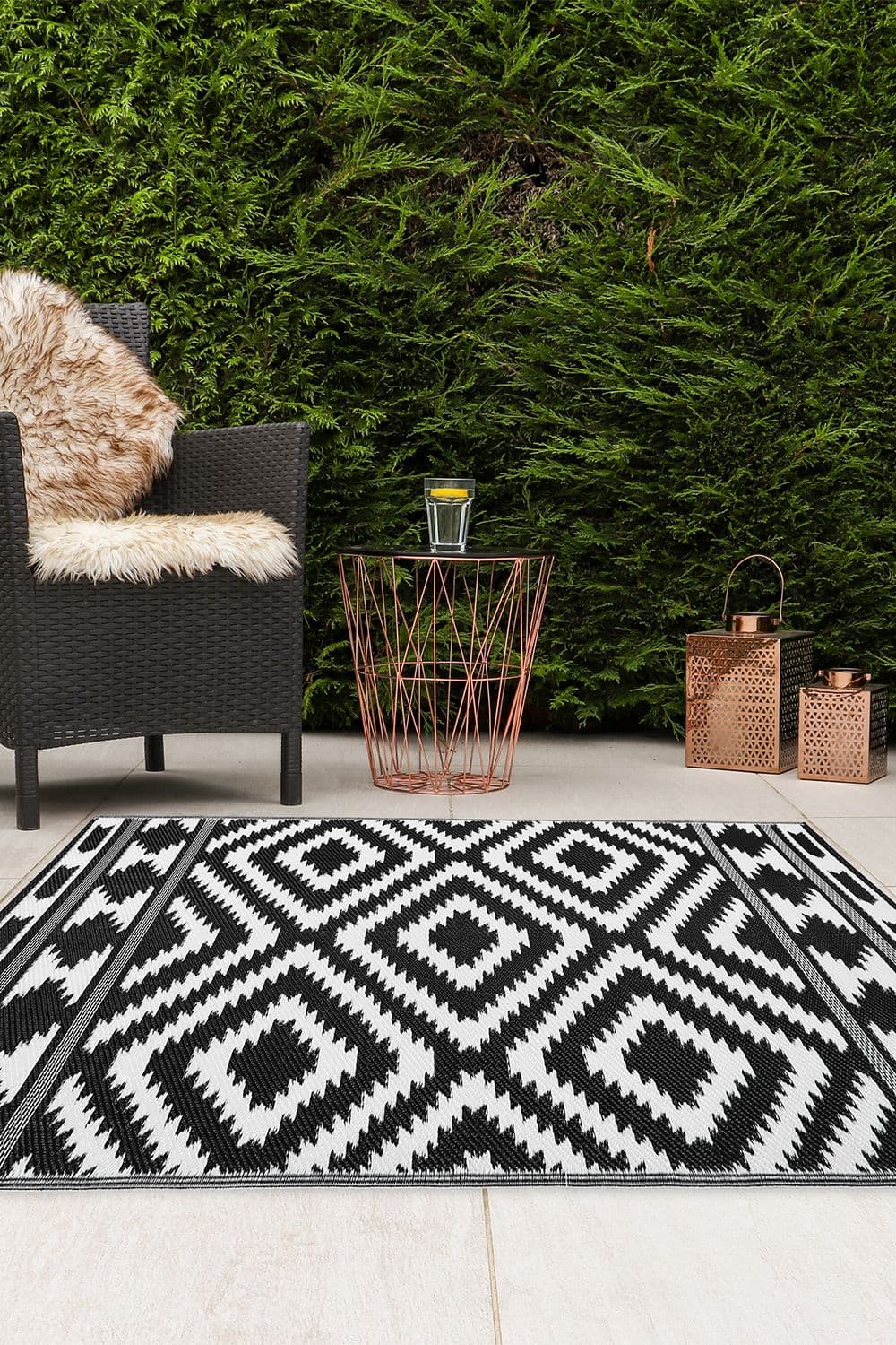 Lightweight Reversible Plastic Woven Outdoor Rug 120x170cm Aztec