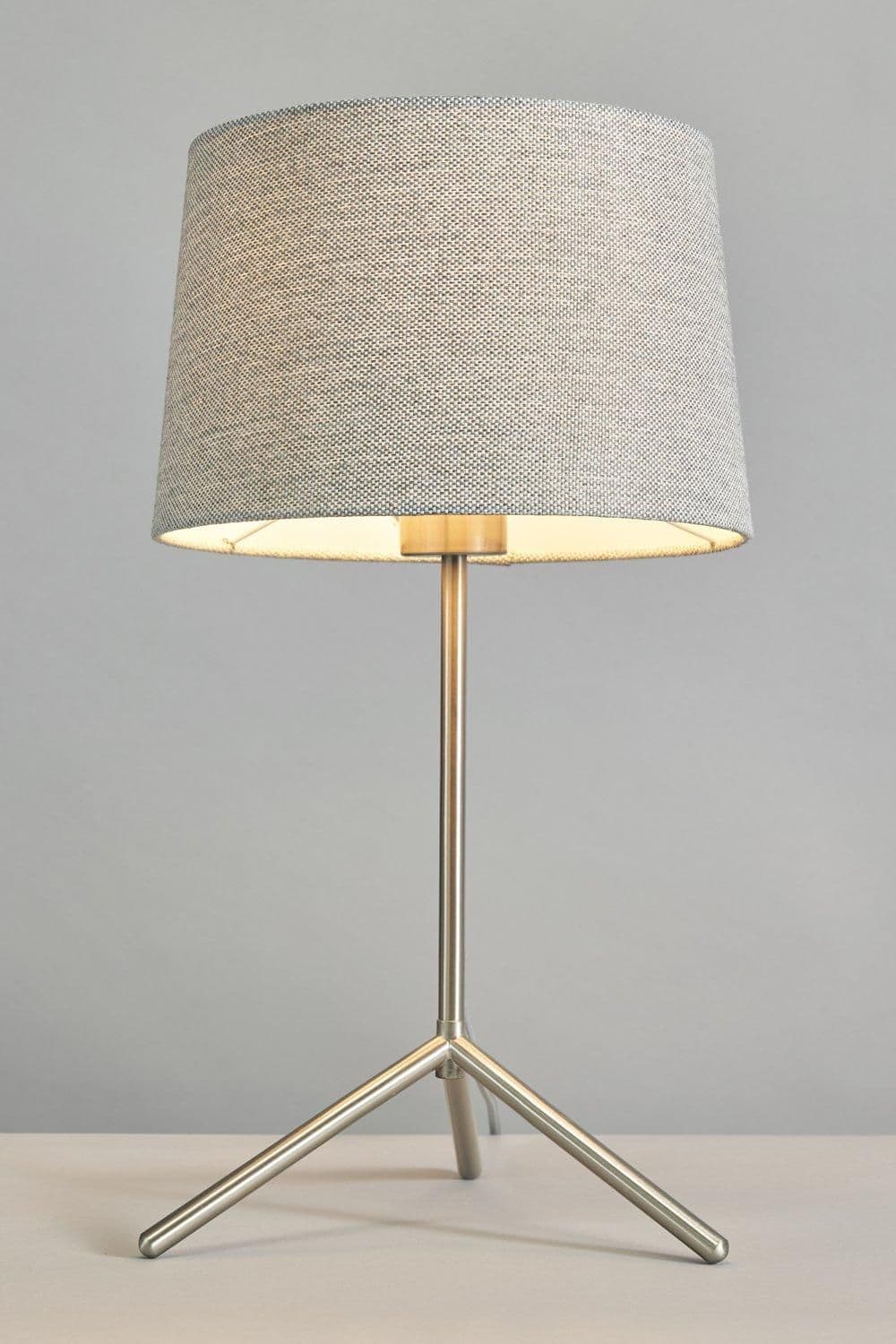 Stassy Tripod Feet Table Lamp