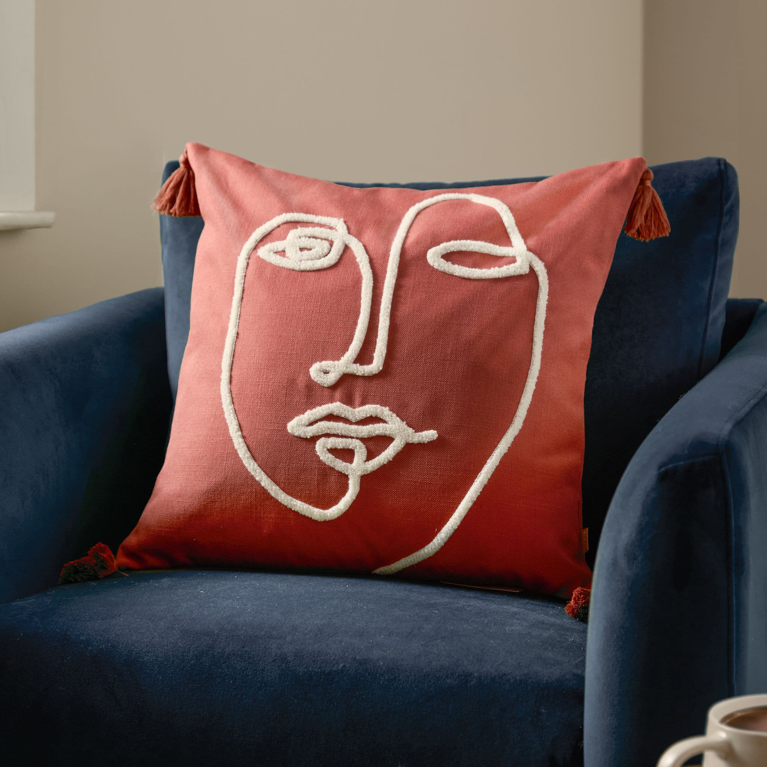 Uno Lined Face Tufted Tasselled Cushion