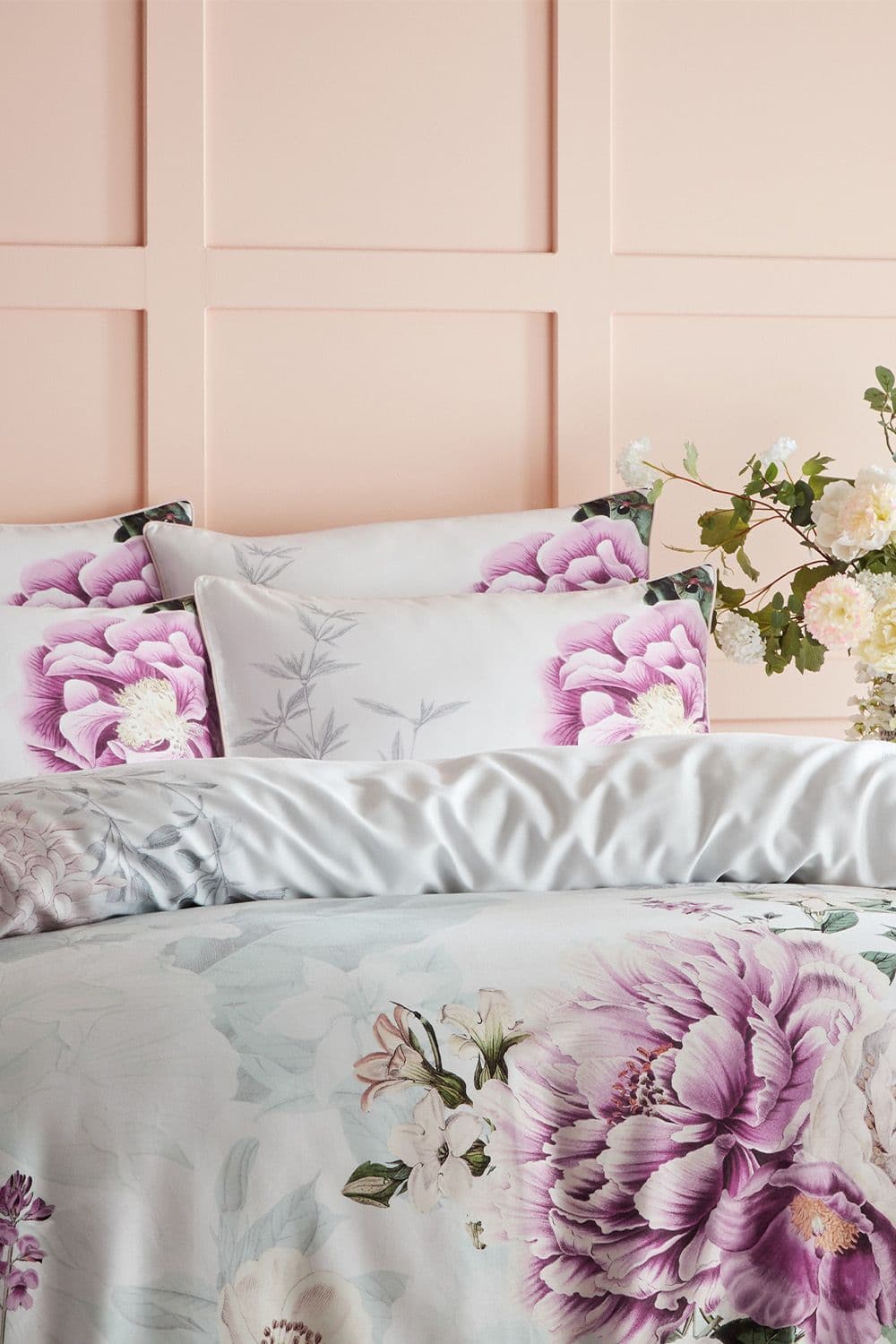 Krista 200 Thread Count Piped Floral Pillowcase