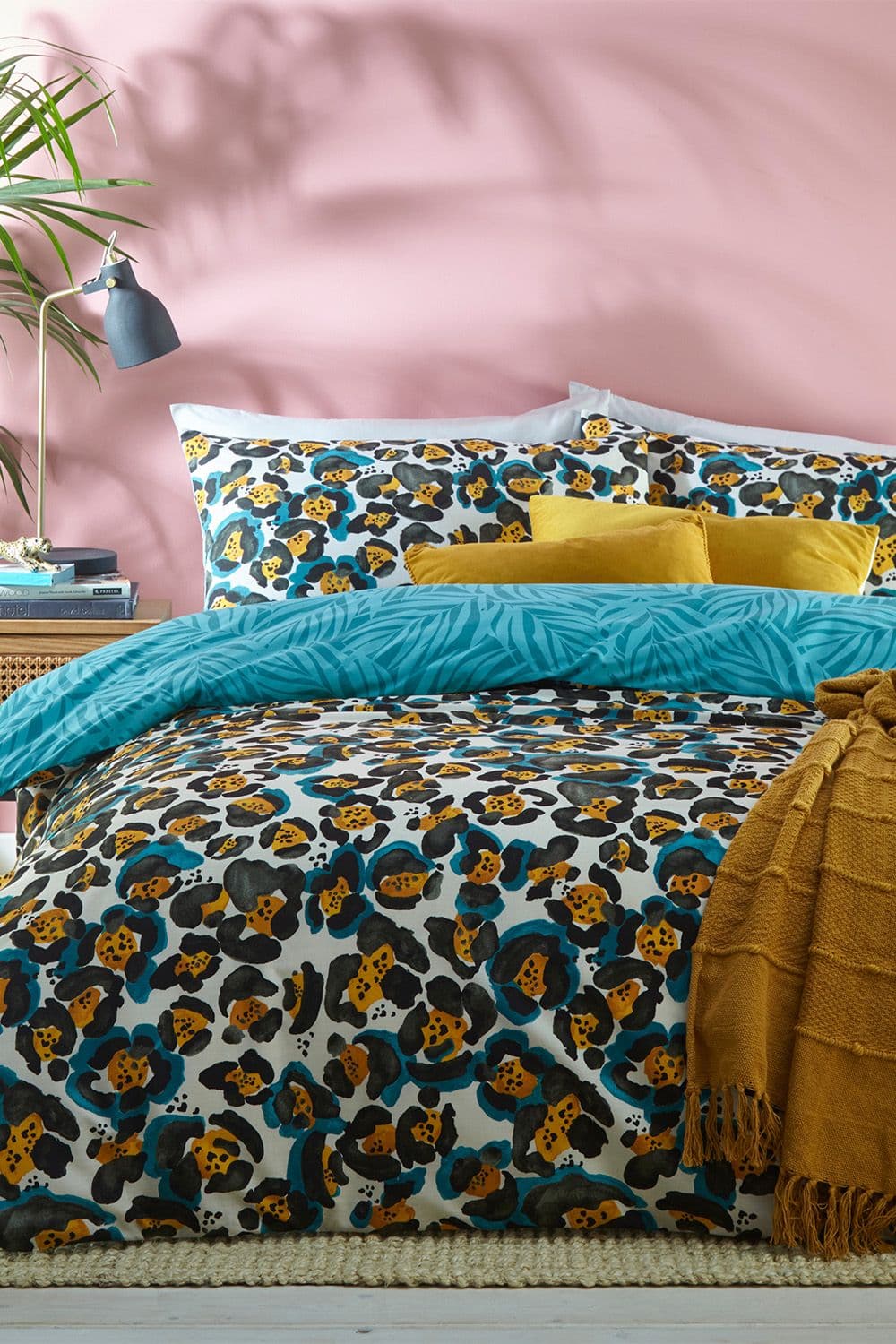 Ayanna Leopard Print Reversible Duvet Cover Set