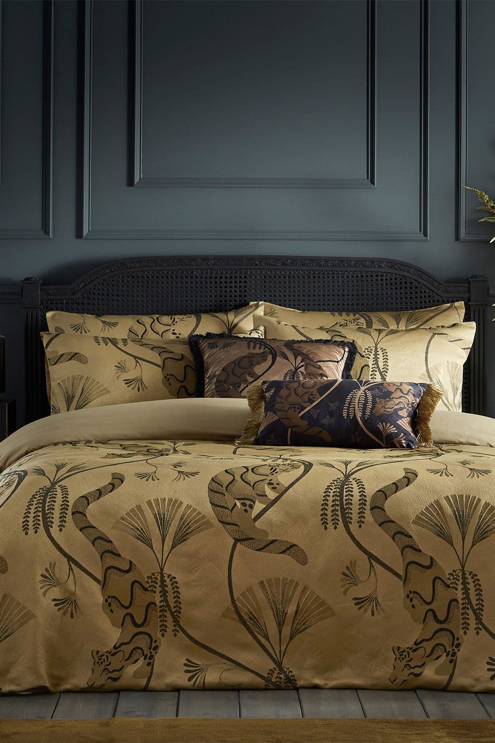 Moondusk Exotic Animal Jacquard Duvet Cover Set