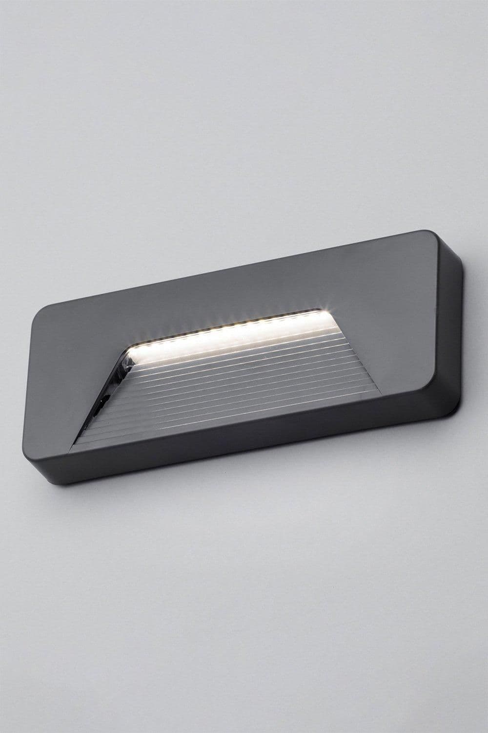 Penn Outdoor Wall Light