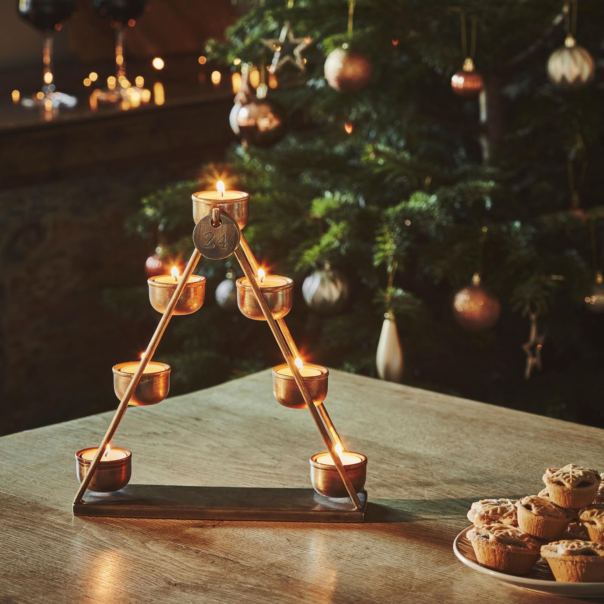 Advent Countdown Candle holder Date Discs Antique Brass H25Cm W25Cm