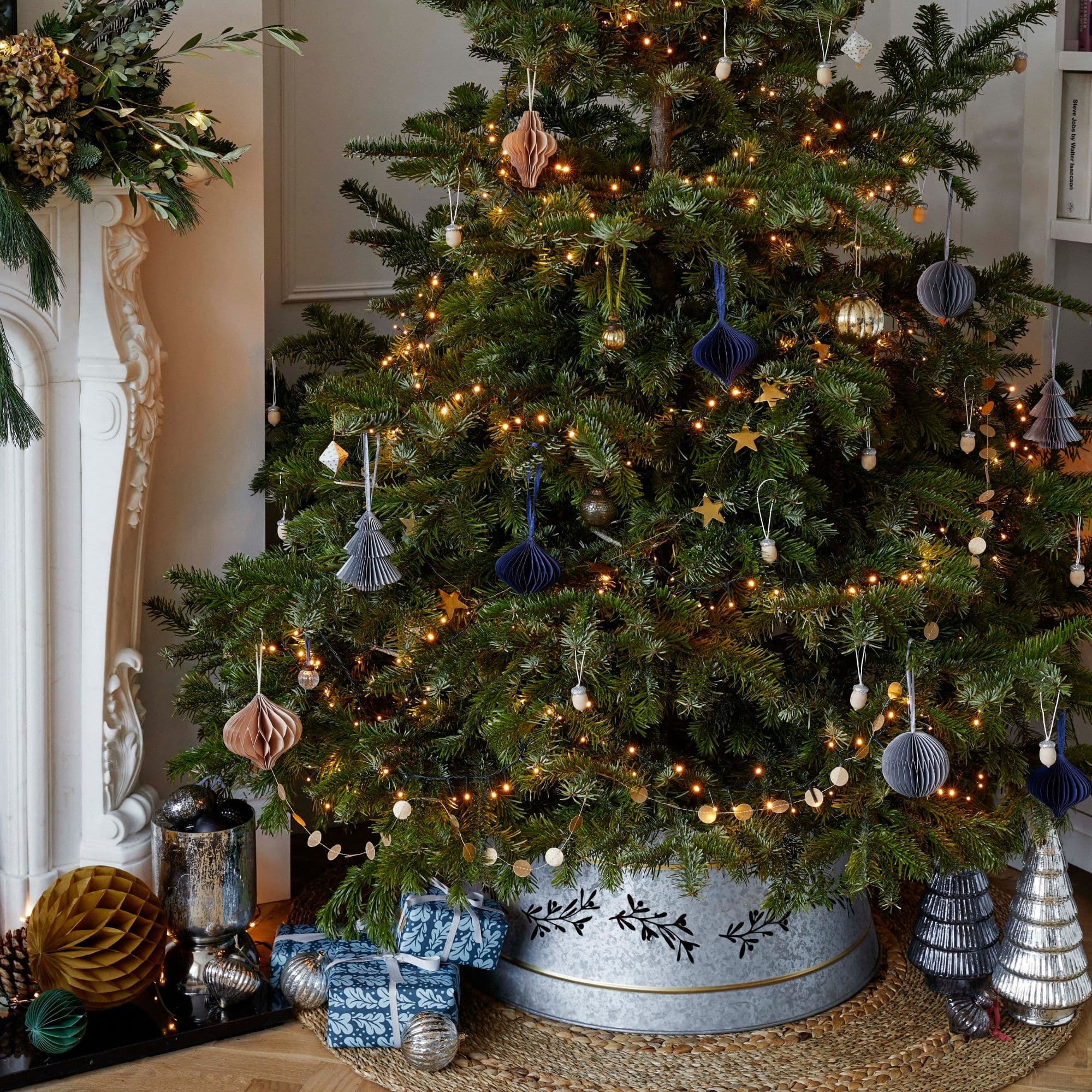 Galvanised Cut Out Mistletoe Tree Skirt D67cm H25cm