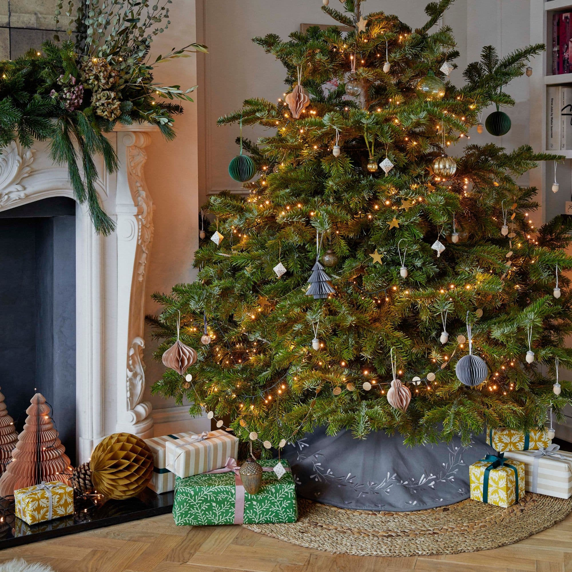 Slate Velvet Mistletoe Tree Skirt D80cm