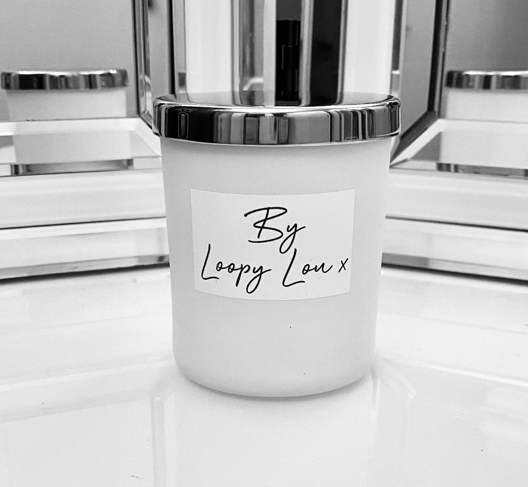 Flora Winter 20cl White Candle With Silver Lid