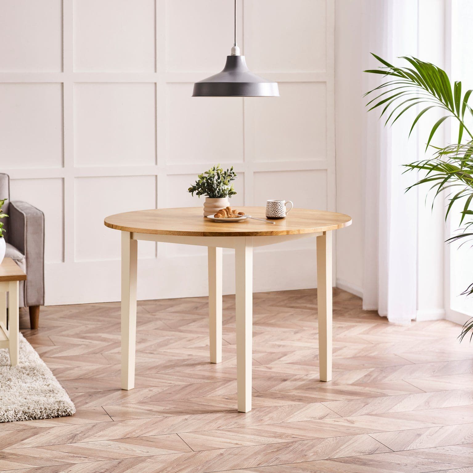 Salcombe Round 4 Seater Solid Wood Dining Table Oak Top