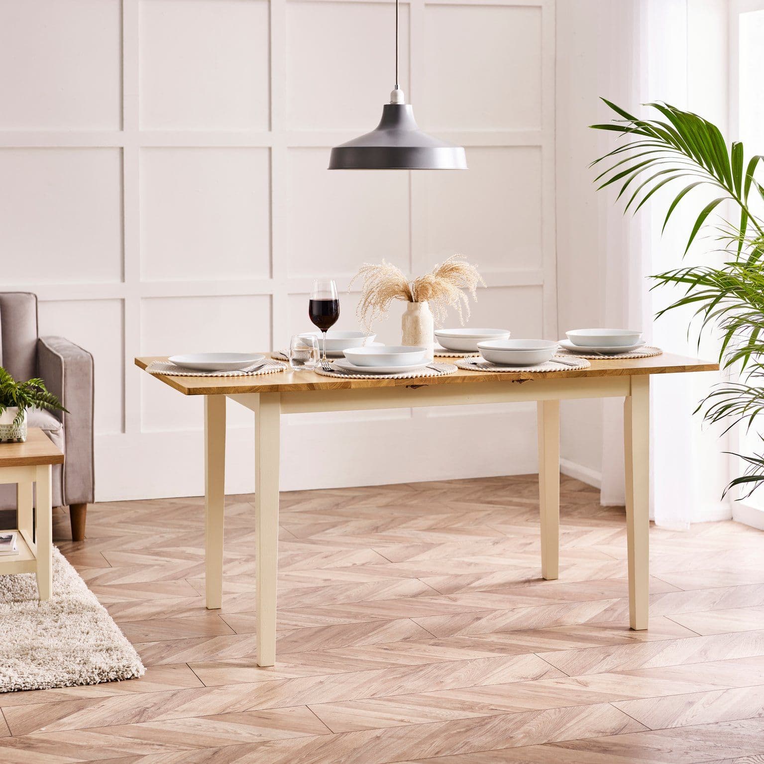 Salcombe Rectangular Solid Wood Extending Dining Table Legs & Oak Effect Top