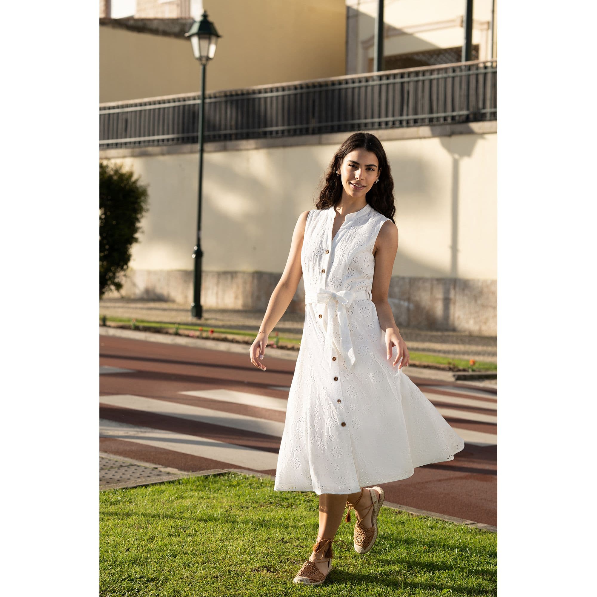 Yumi Women's White Flower Broderie Anglaise Cotton Shirt Dress | Size: 10