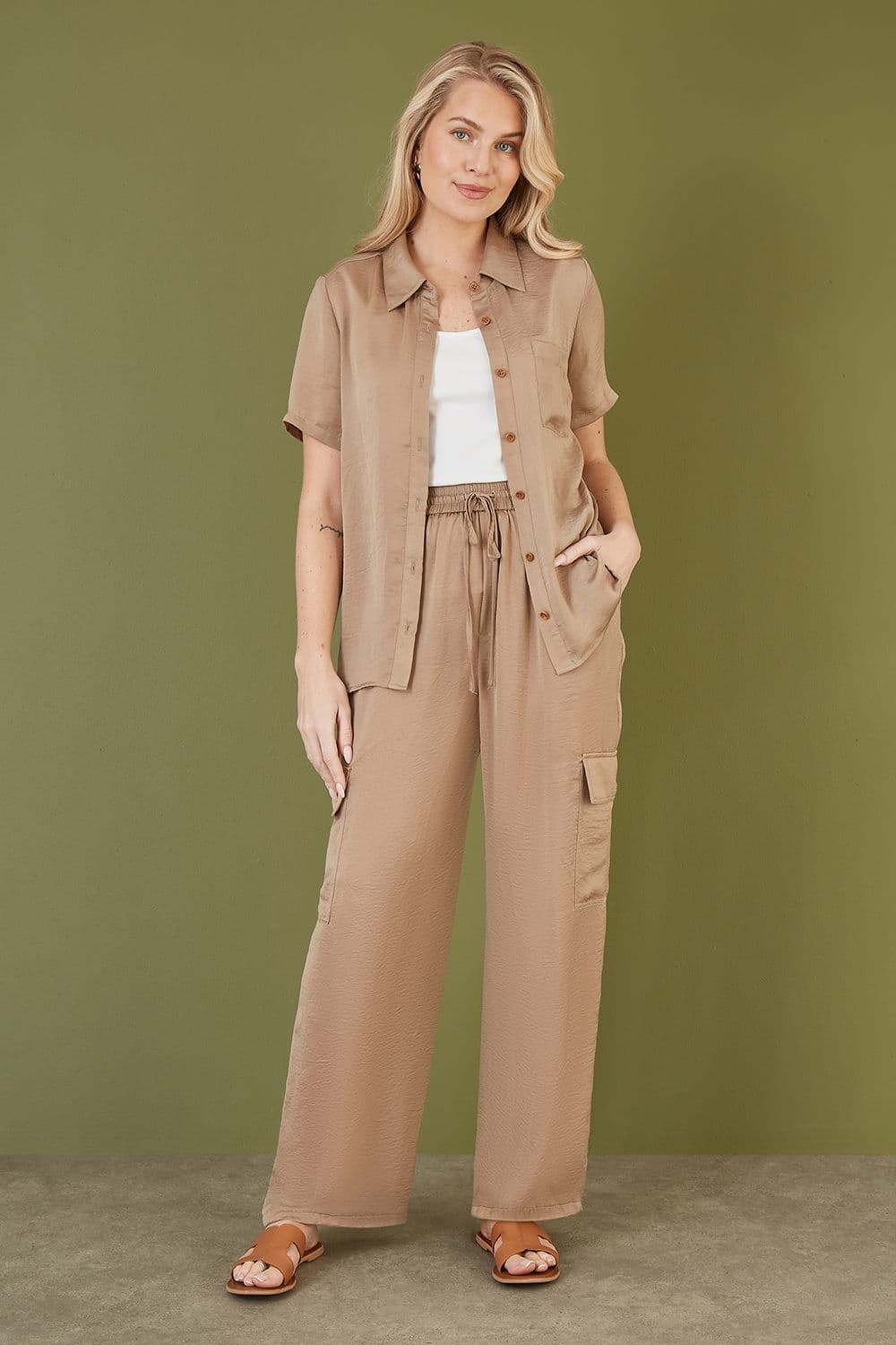 Yumi Women's Stone Short Sleeve Relax Fit Shirt | Size: 10