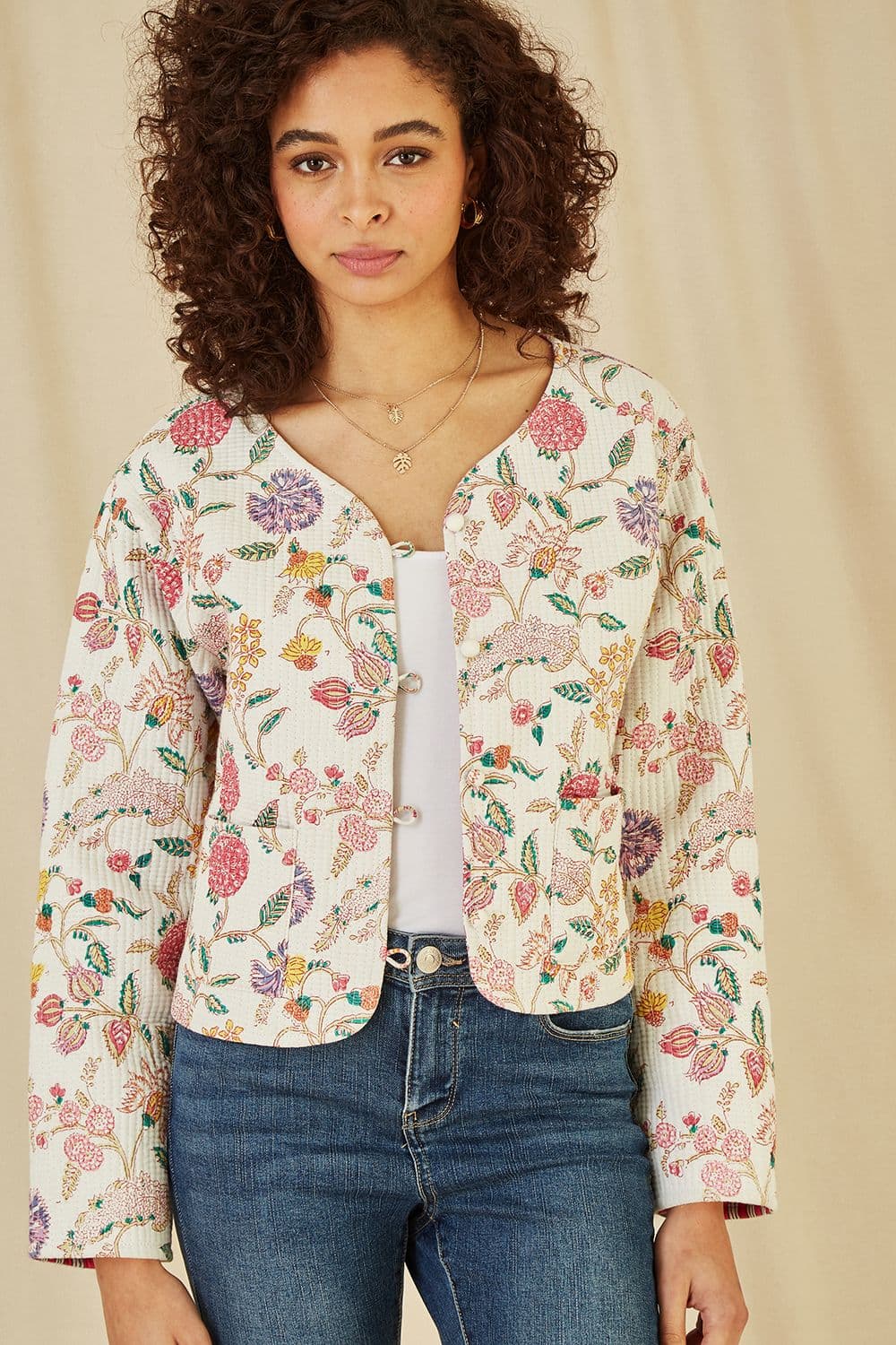Yumi Women's White Floral Print Reversible Cotton Cropped Quilted Jacket | Size: 8