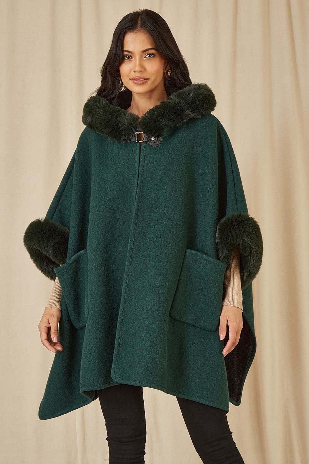 Yumi Women's Green Cape With Luxe Fur Trim & Lining | Size: Medium/Large