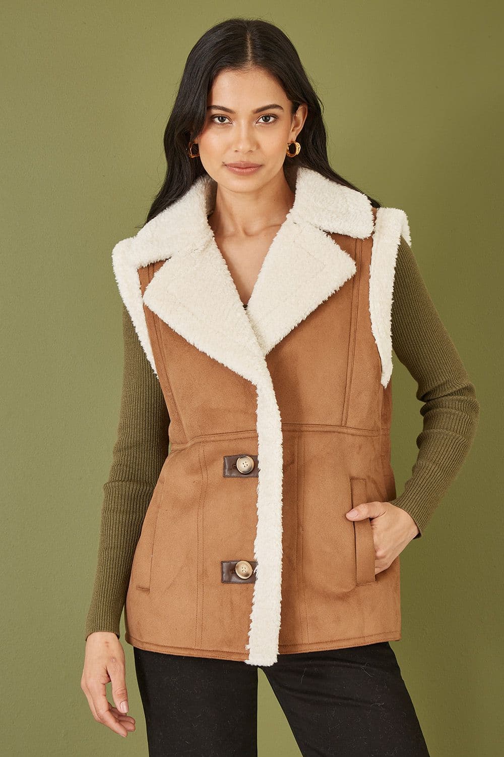 Yumi Women's Brown Sherpa Style Button Up Gilet | Size: 14