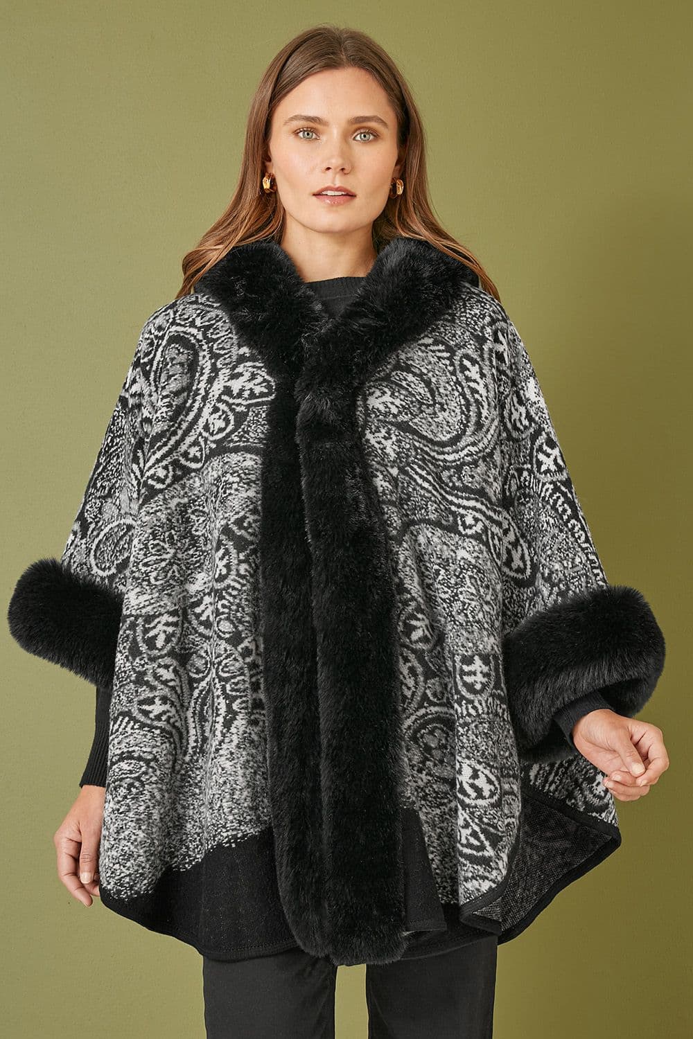 Yumi Women's Black Faux Fur Trim Cape With Paisley Print | Size: Medium/Large
