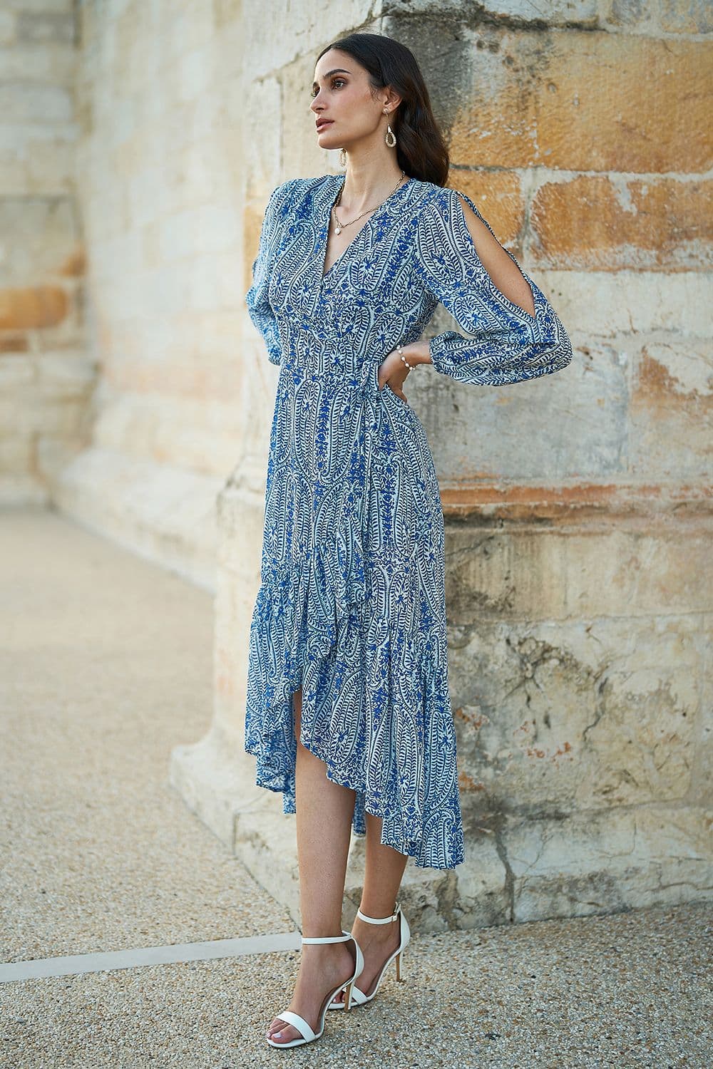 Yumi Women's Blue Paisley Dipped Hemline Midi Dress With Open Long Sleeves | Size: 12