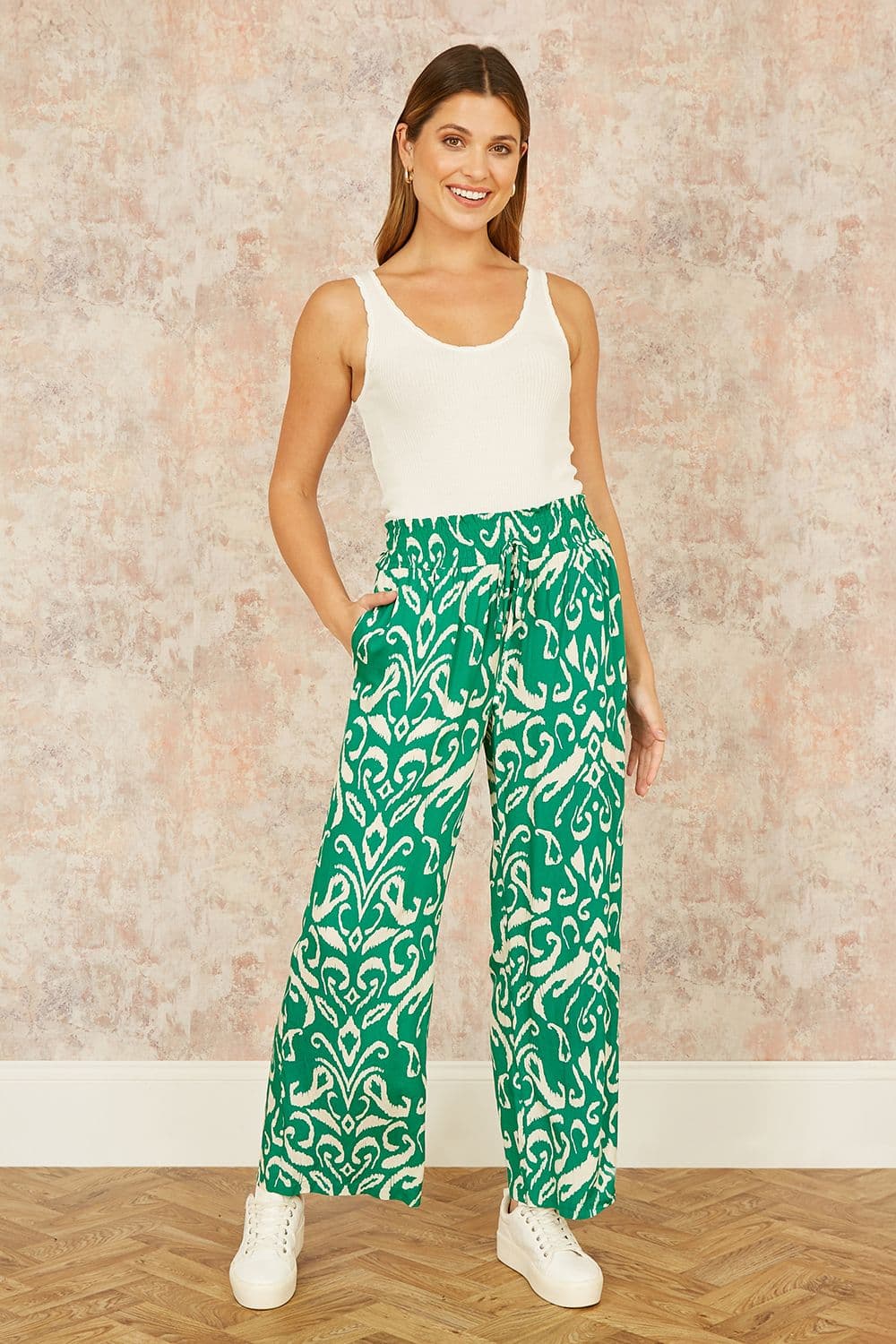 Yumi Women's Green Ikat Print Relaxed Fit Trousers | Size: 14