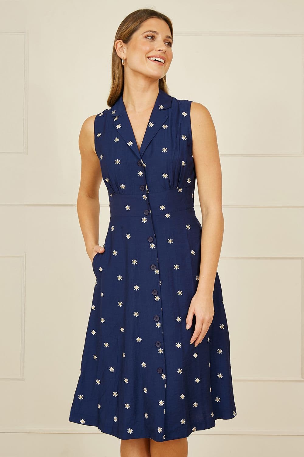 Yumi Women's Navy Daisy Print Sleeveless Shirt Dress | Size: 14
