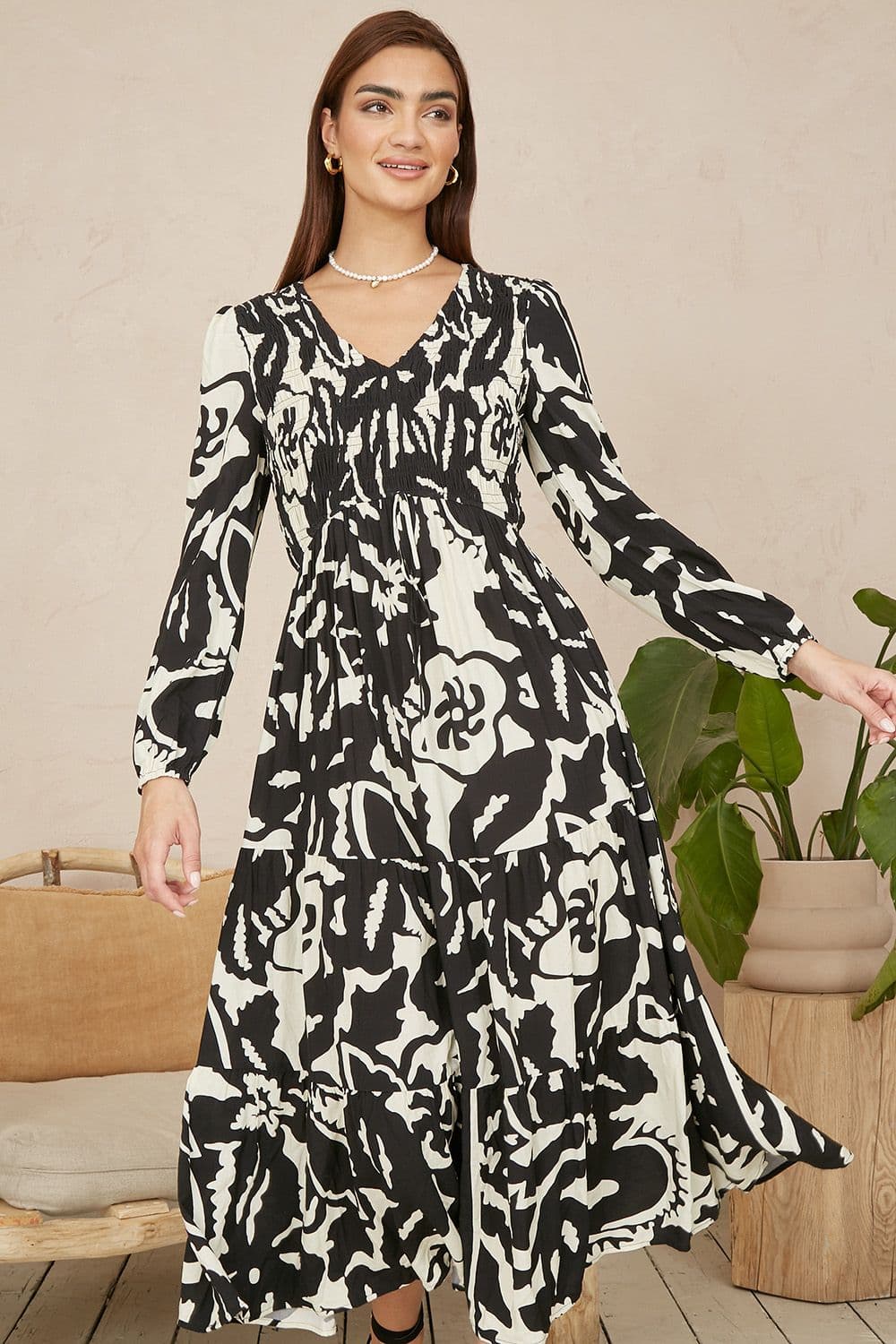 Yumi Women's Black Abstract Print Ruched Midi Dress With Long Sleeves | Size: 18