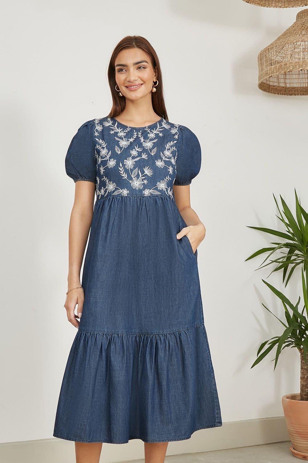 Yumi Women's Blue Chambray Denim Midi Dress With Embroidery & Puff Sleeves | Size: 12