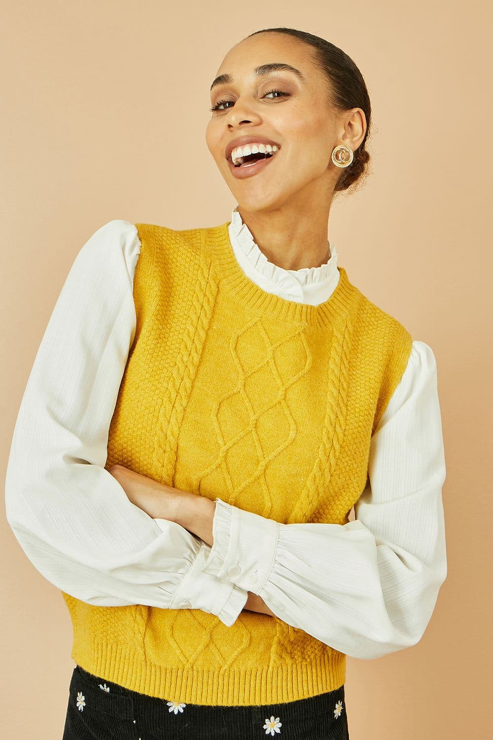 Yumi Women's Mustard Cable Knit Sleeveless Jumper | Size: Small