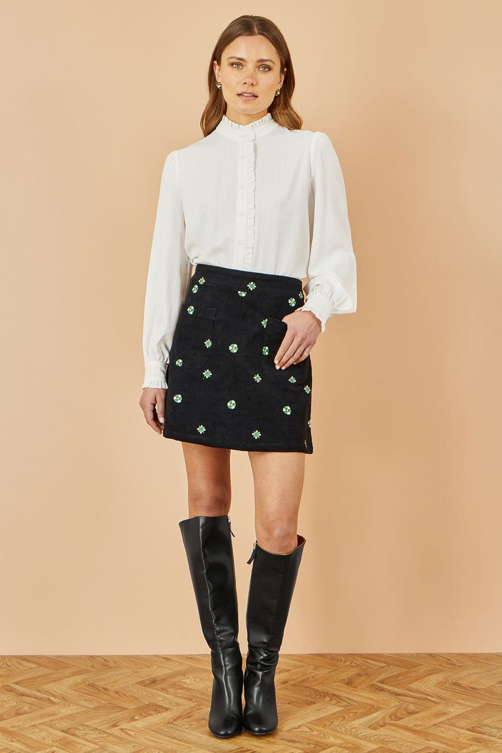 Yumi Women's Black Flower Embroidered Cord Mini Skirt | Size: 10