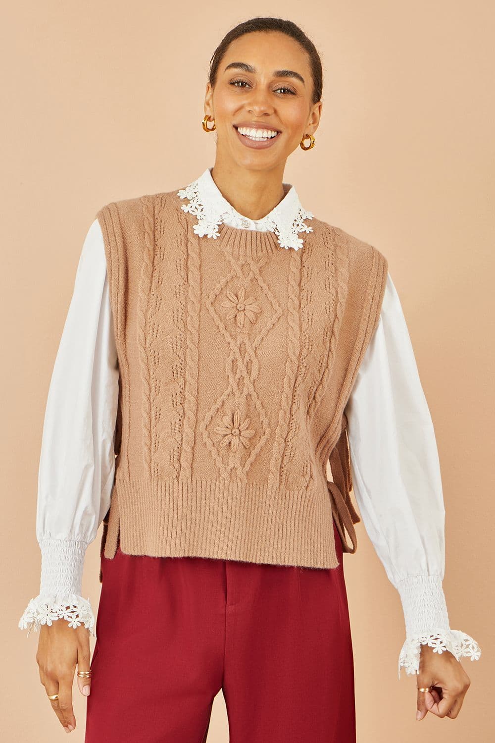 Yumi Women's Camel Flower Cable Knit Tie Side Pullover | Size: Small