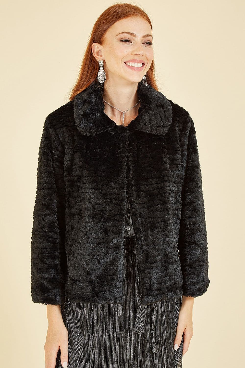 Yumi Women's Black Faux Fur Short Jacket | Size: 14
