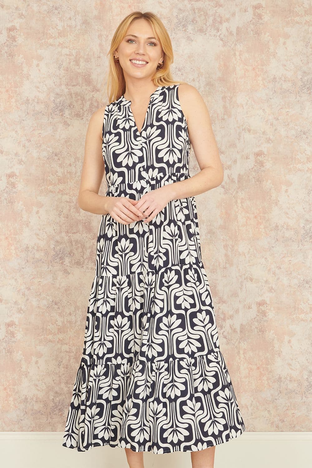 Yumi Women's Navy Retro Print Relaxed Midi Dress | Size: 8