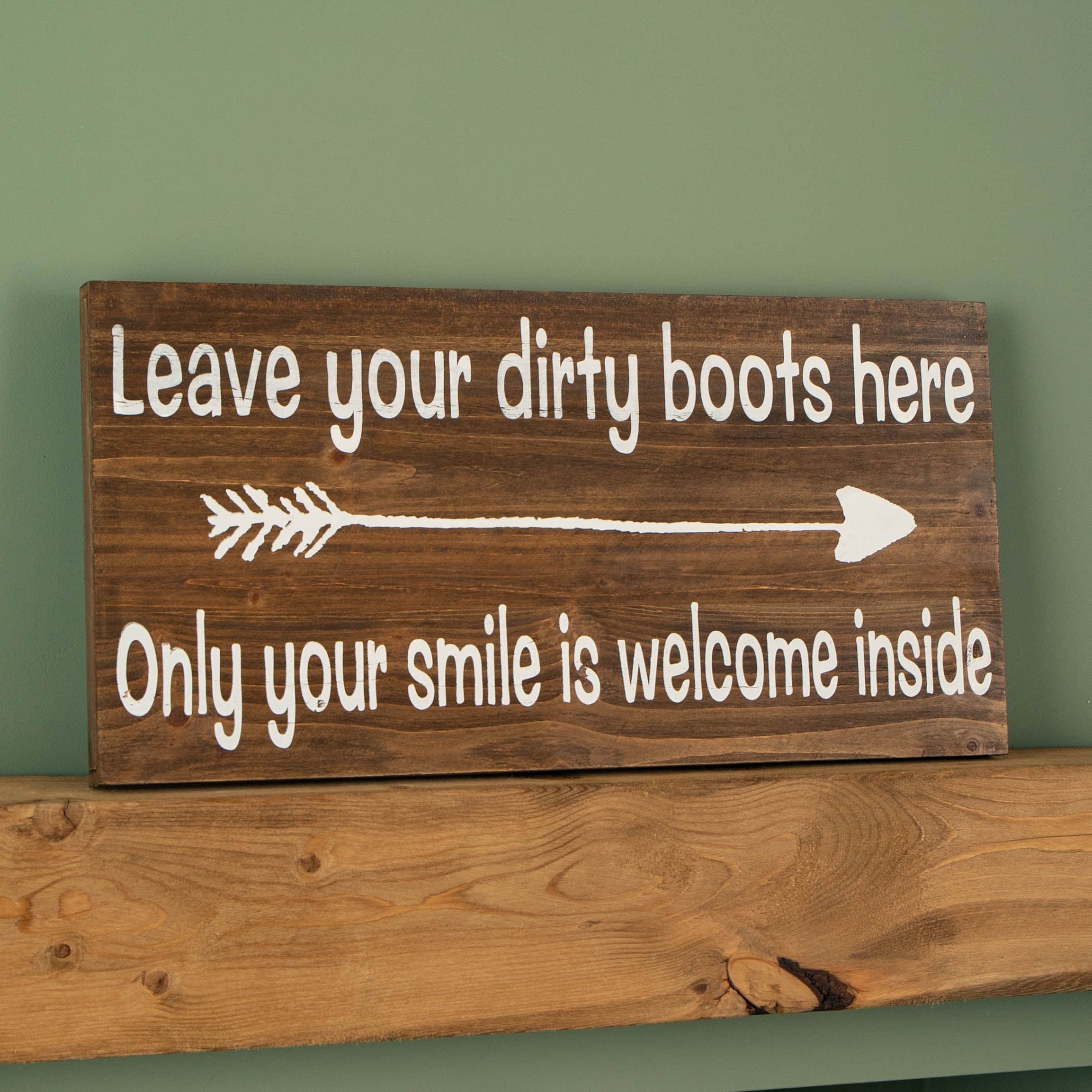 60cm x 30cm Dark Rustic Fir Wood Welcome Arrow Hanging Wall Sign