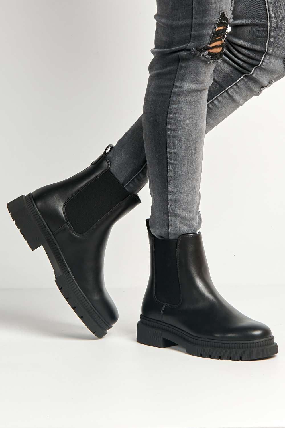 Miss Diva Women's Fozia Round Toe Stretch Panel Ankle Boots in Black | Size: 5