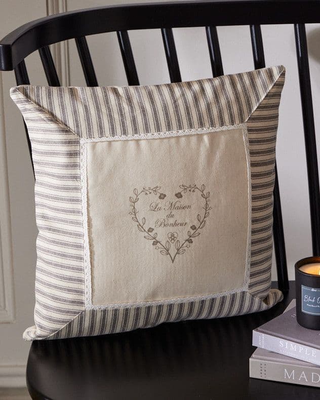Vintage Style Set 4 Striped Heart Design Indoor Sofa & Chair Cushion