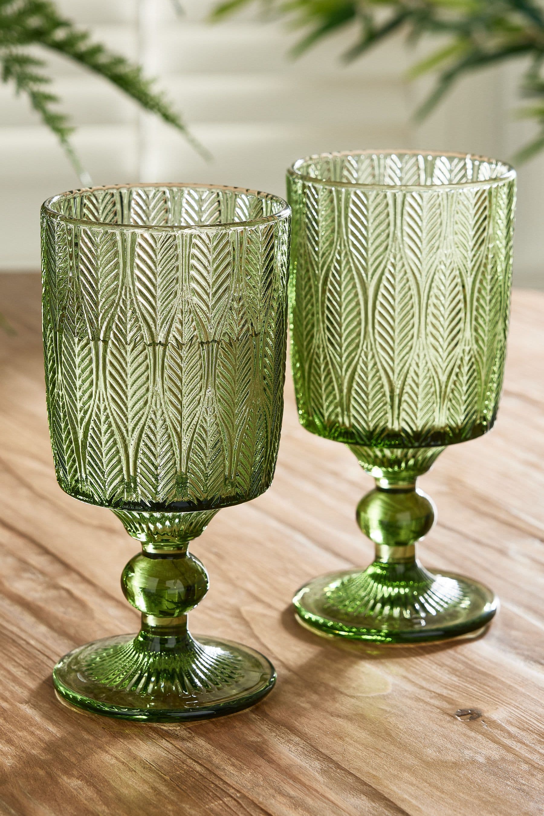 Set 2 Vintage Luxury Trailing Leaf Drinking Goblet Glasses