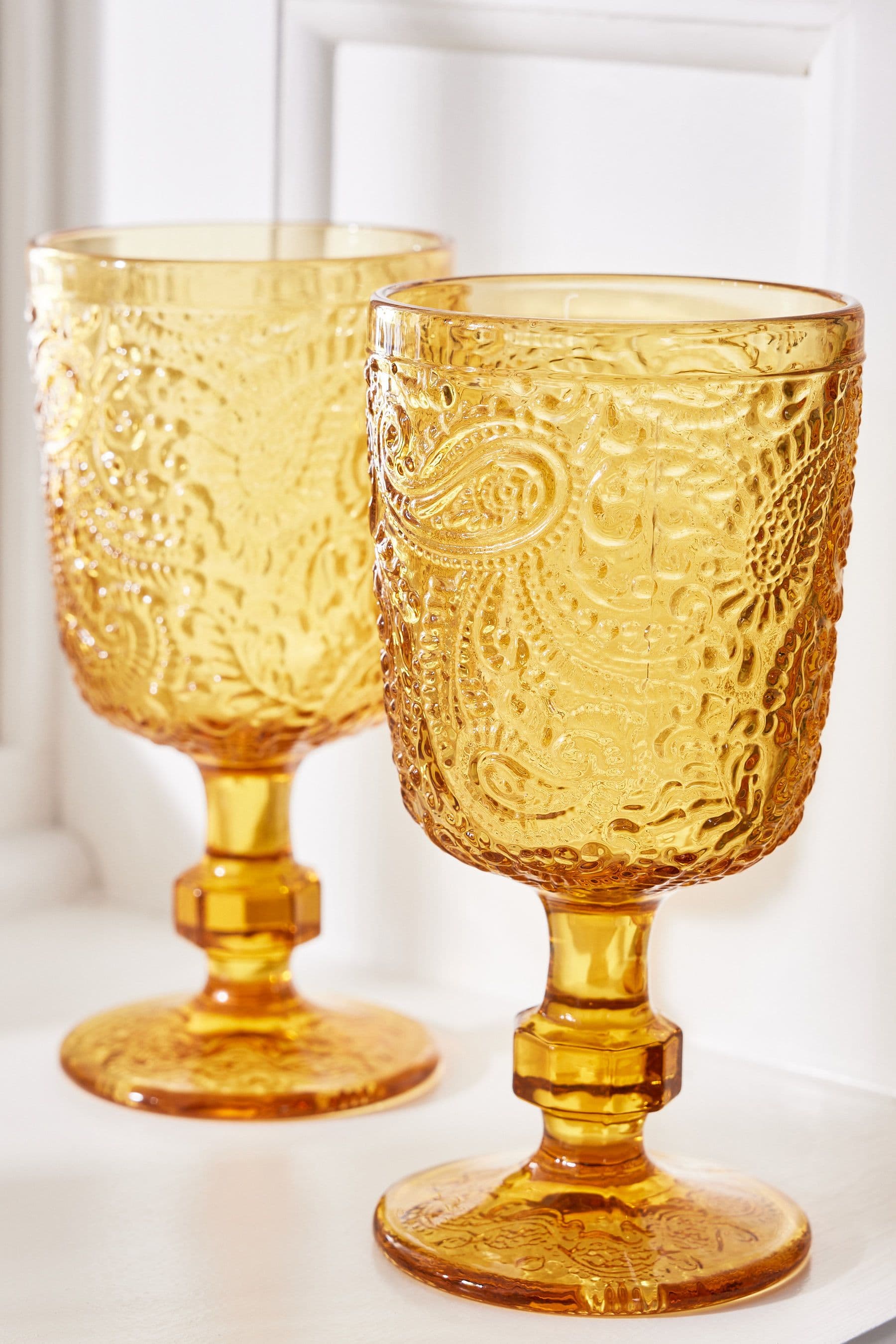 Set 2 Vintage Luxury Embossed Drinking Goblet Wine Glasses