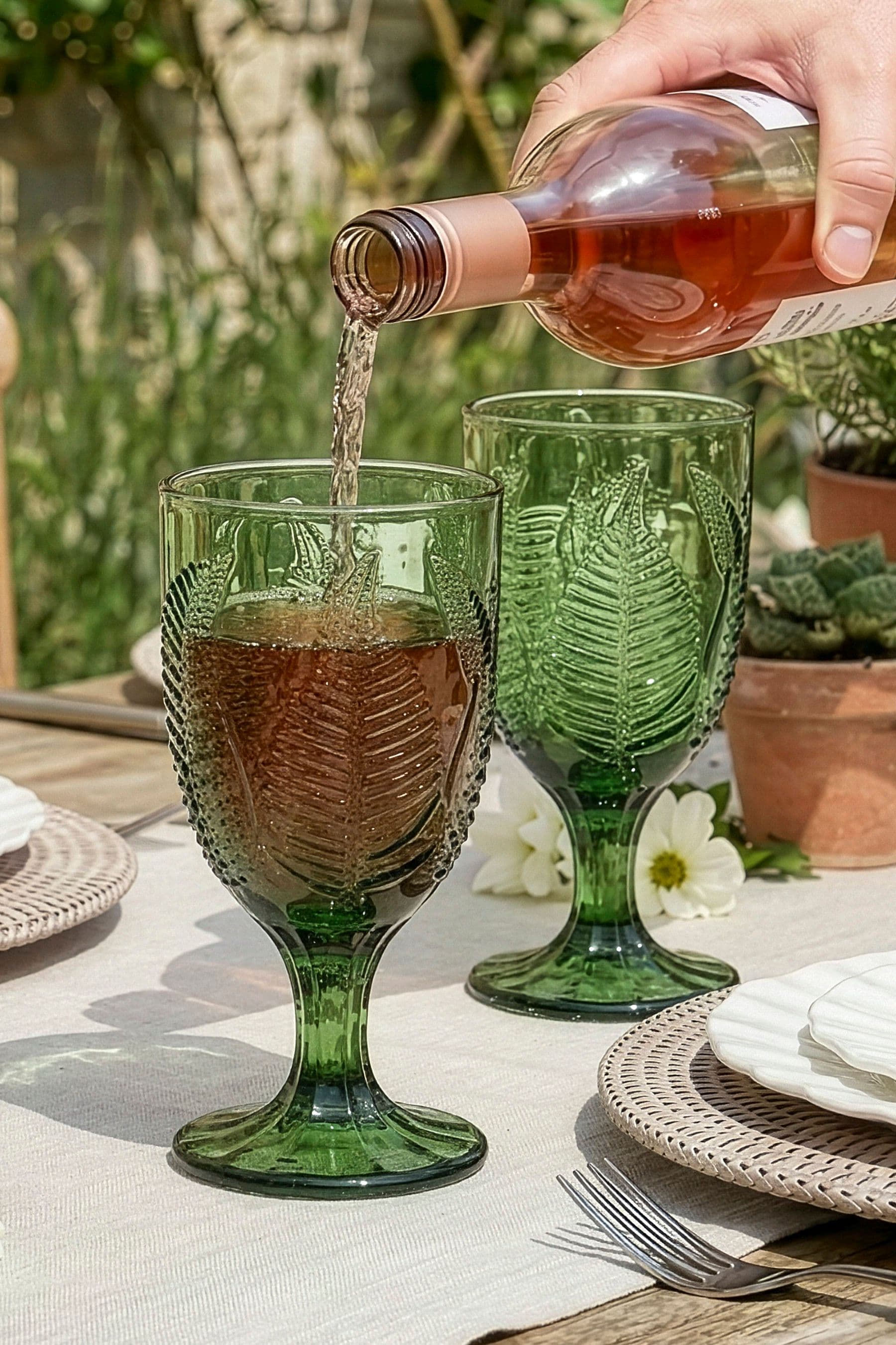 Set 2 Vintage Luxury Leaf Embossed Drinking Wine Glass Wine Goblets