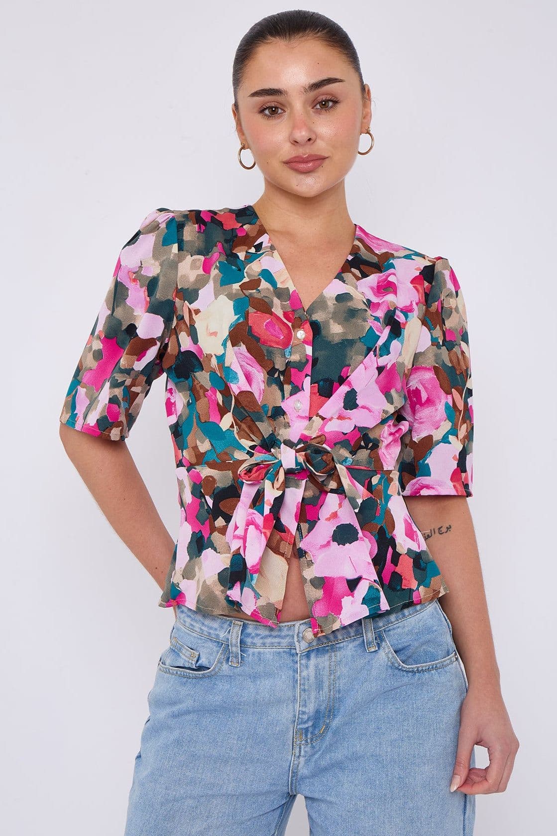 Roses Print Short Sleeve Knotted Top