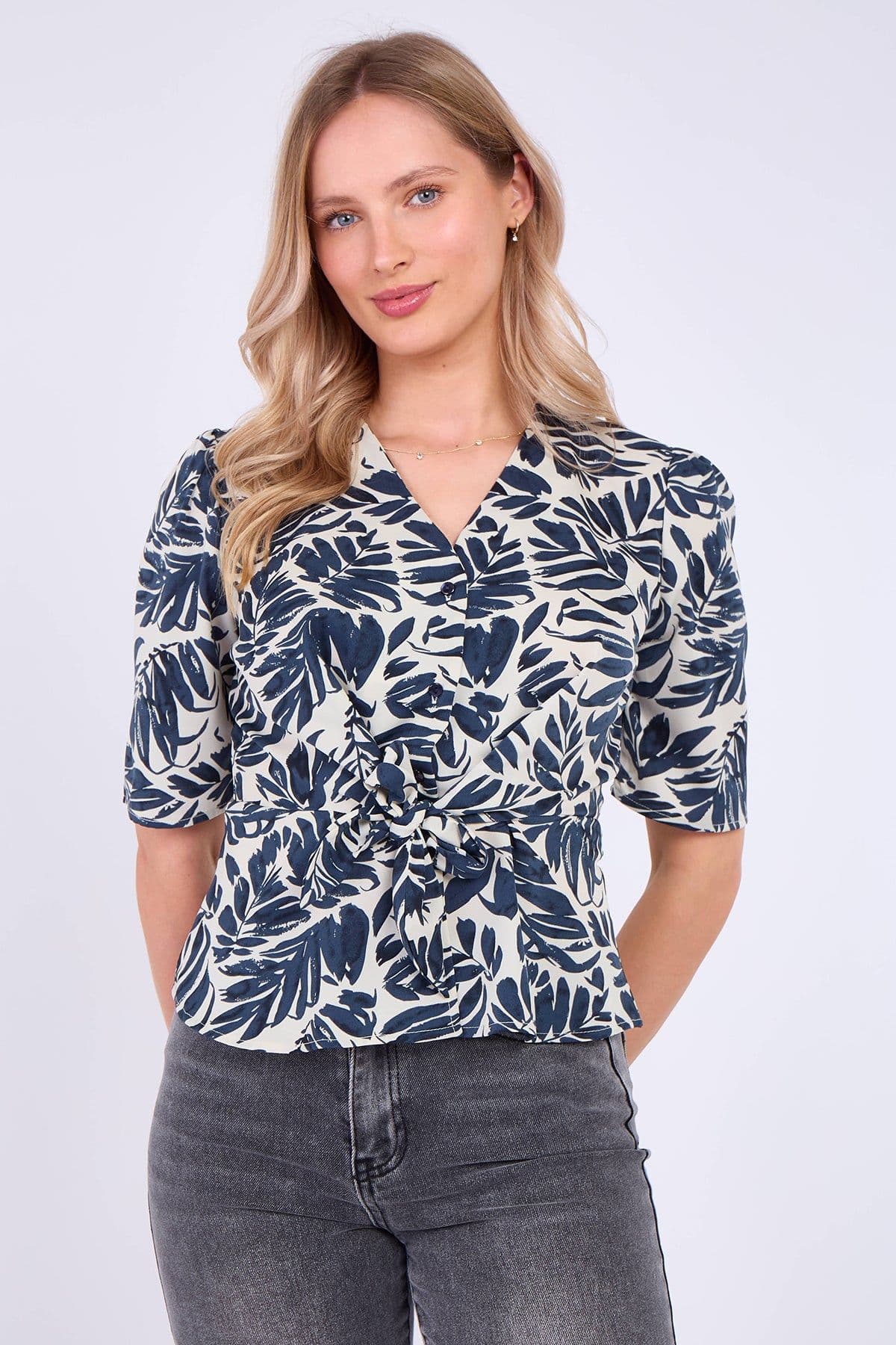 Palm Leaf Print Short Sleeve Knotted Top