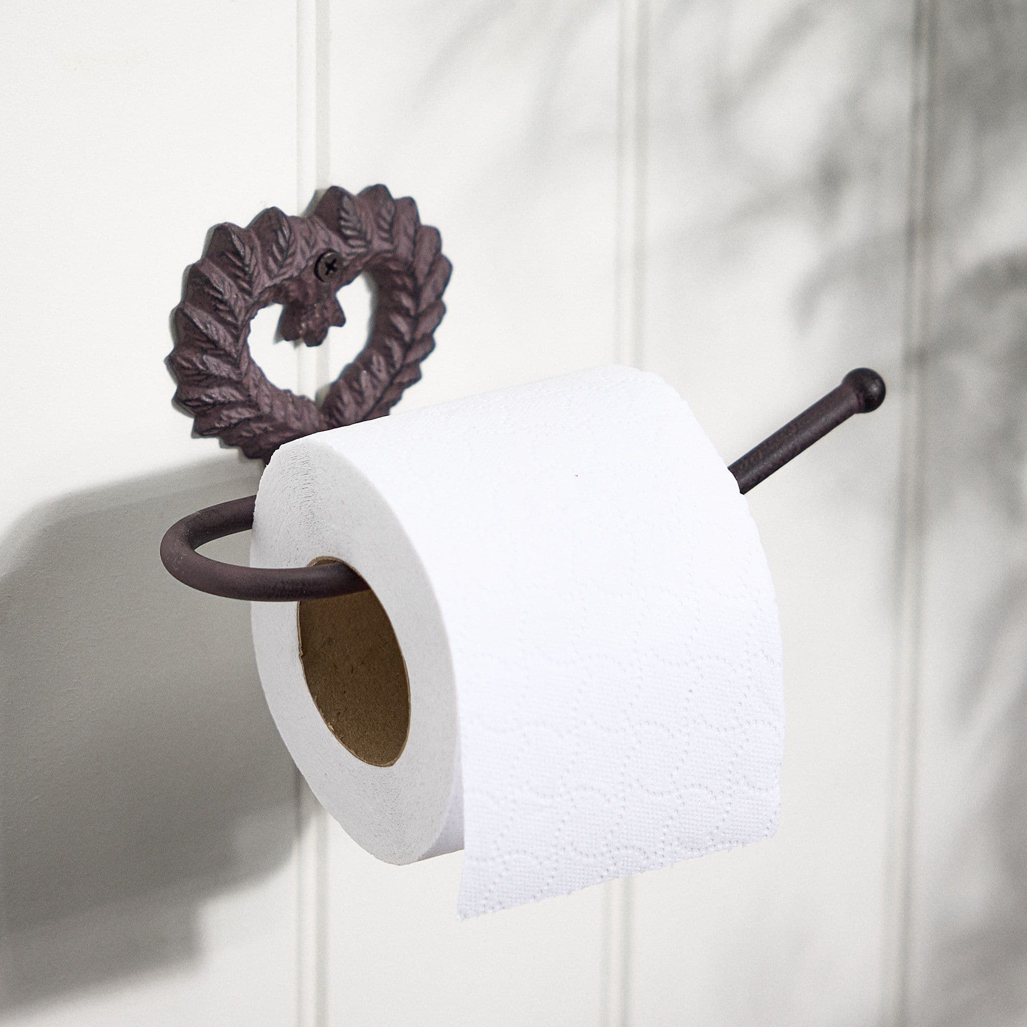 Vintage Style Antique Cast Iron Toilet Roll Holder Wall Mounted Love Heart Wreath Toilet Roll Paper Tissue Dispenser