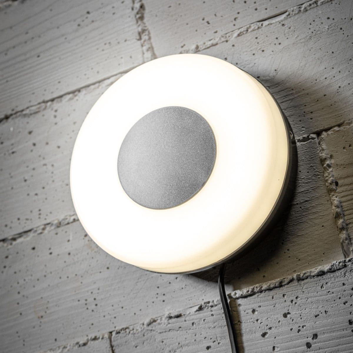 Twister Black / White Round LED Light