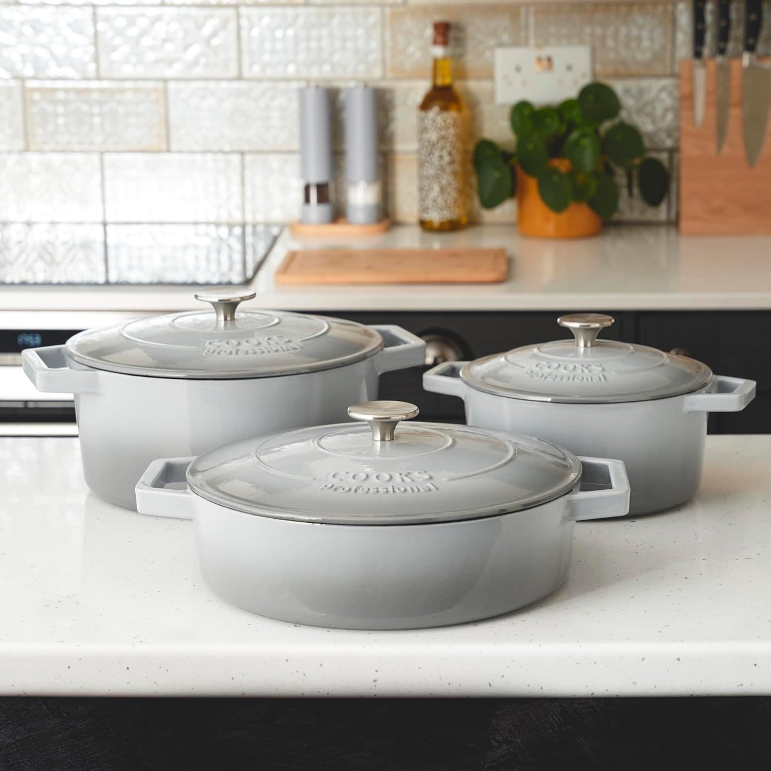 Cast Iron Casserole Set of 3 20cm 26cm & 28cm Dishes Oven Proof Enamelled Pans with Lids