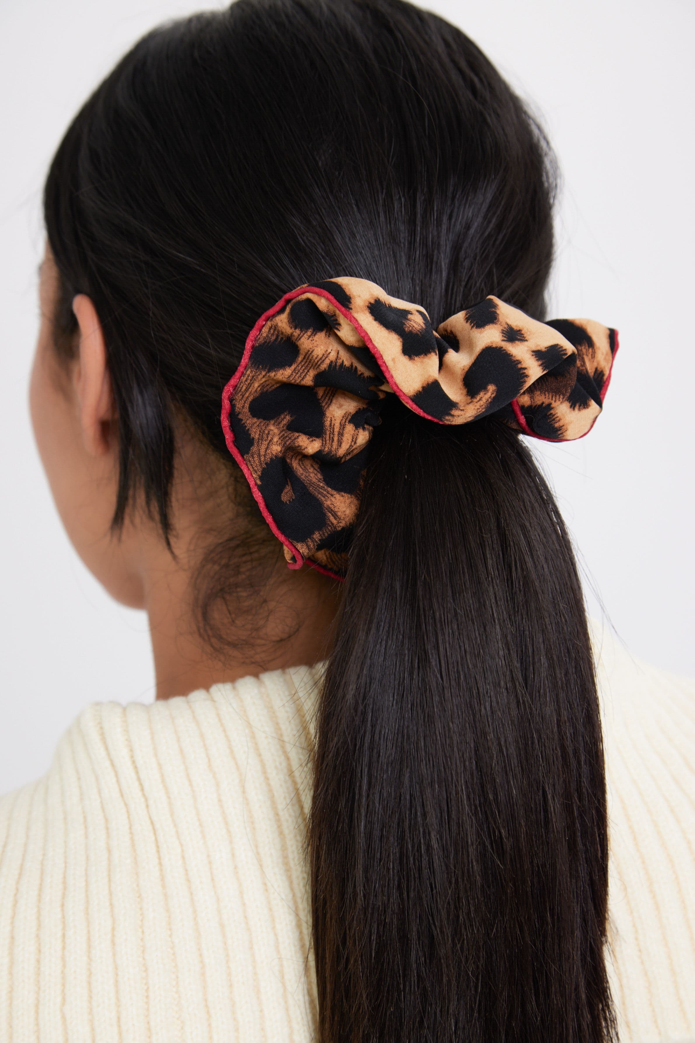 Scrunchie Piping Detail