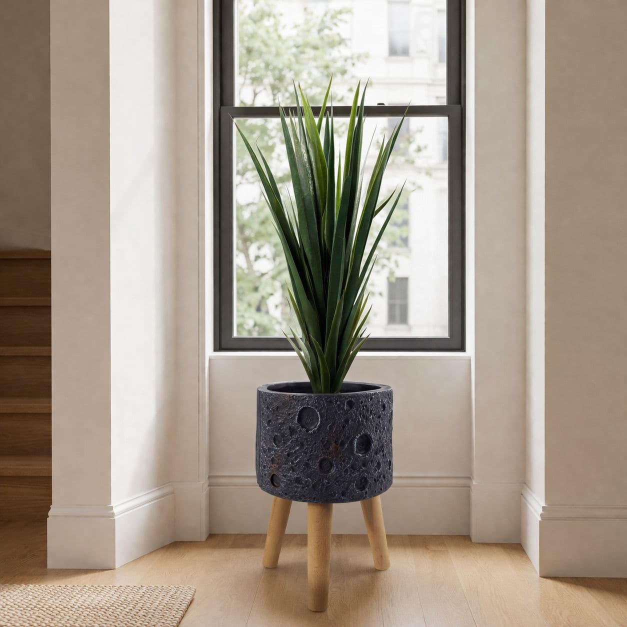 Moon Black Planter with Stand