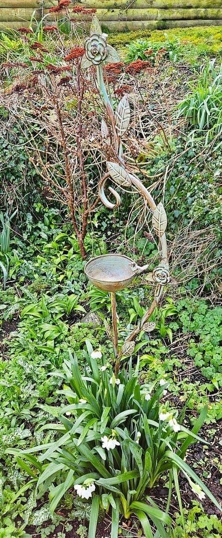 Bird Bath on Stake Decorative Leaves