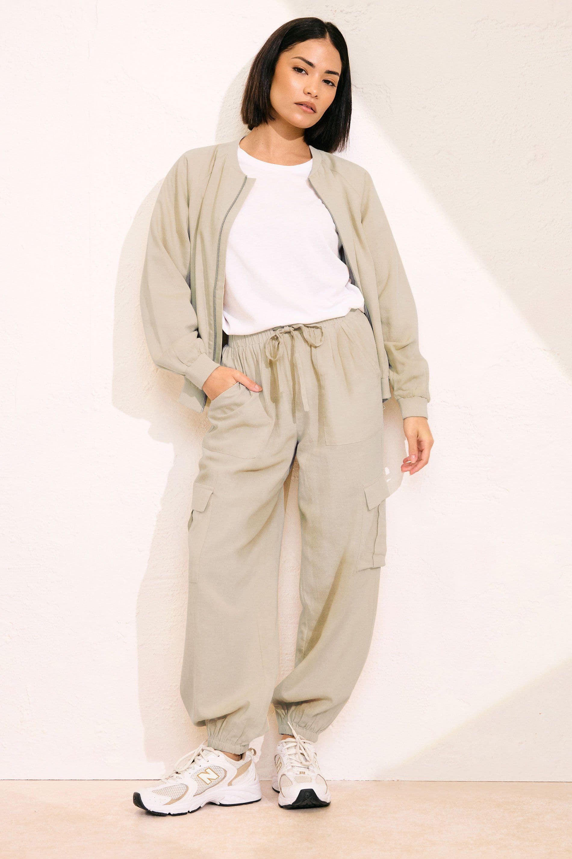 PixieGirl Women's Petite Linen Cargo Joggers in Stone | Size: 18