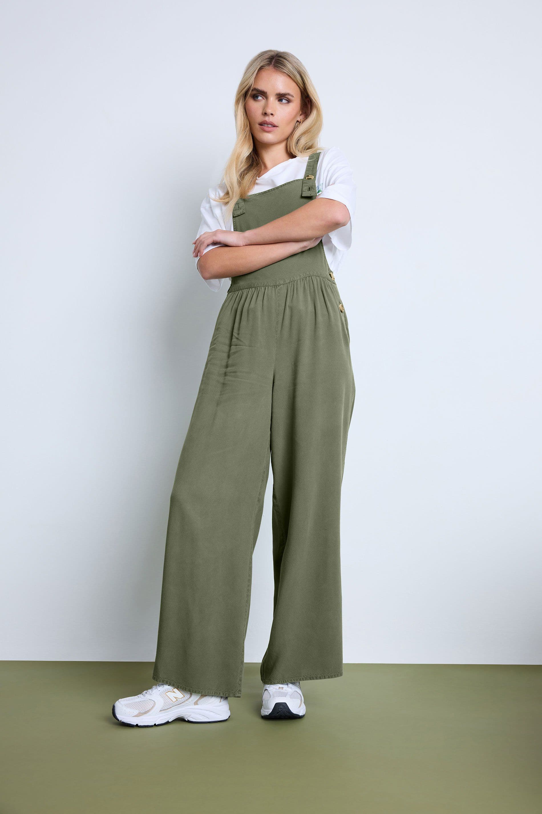 Petite Acid Wash Wide Leg Dungarees