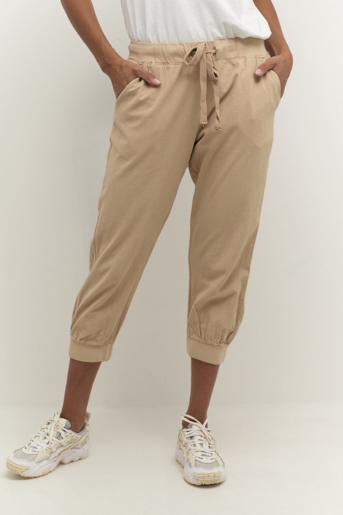 Naya Capri Cropped Trousers