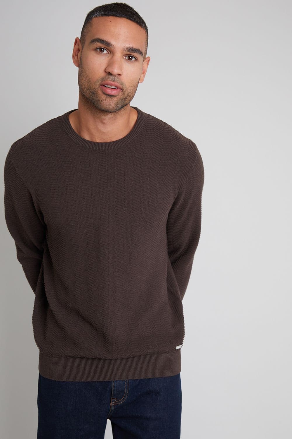 Mainfold Textured Knitted Crew Neck Jumper