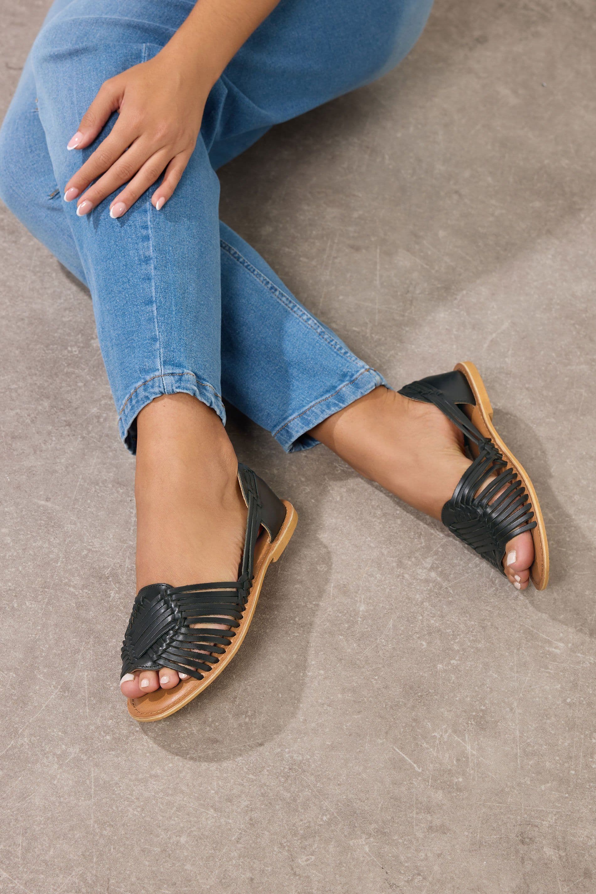 Leather Woven Flat Sandals 8EEE