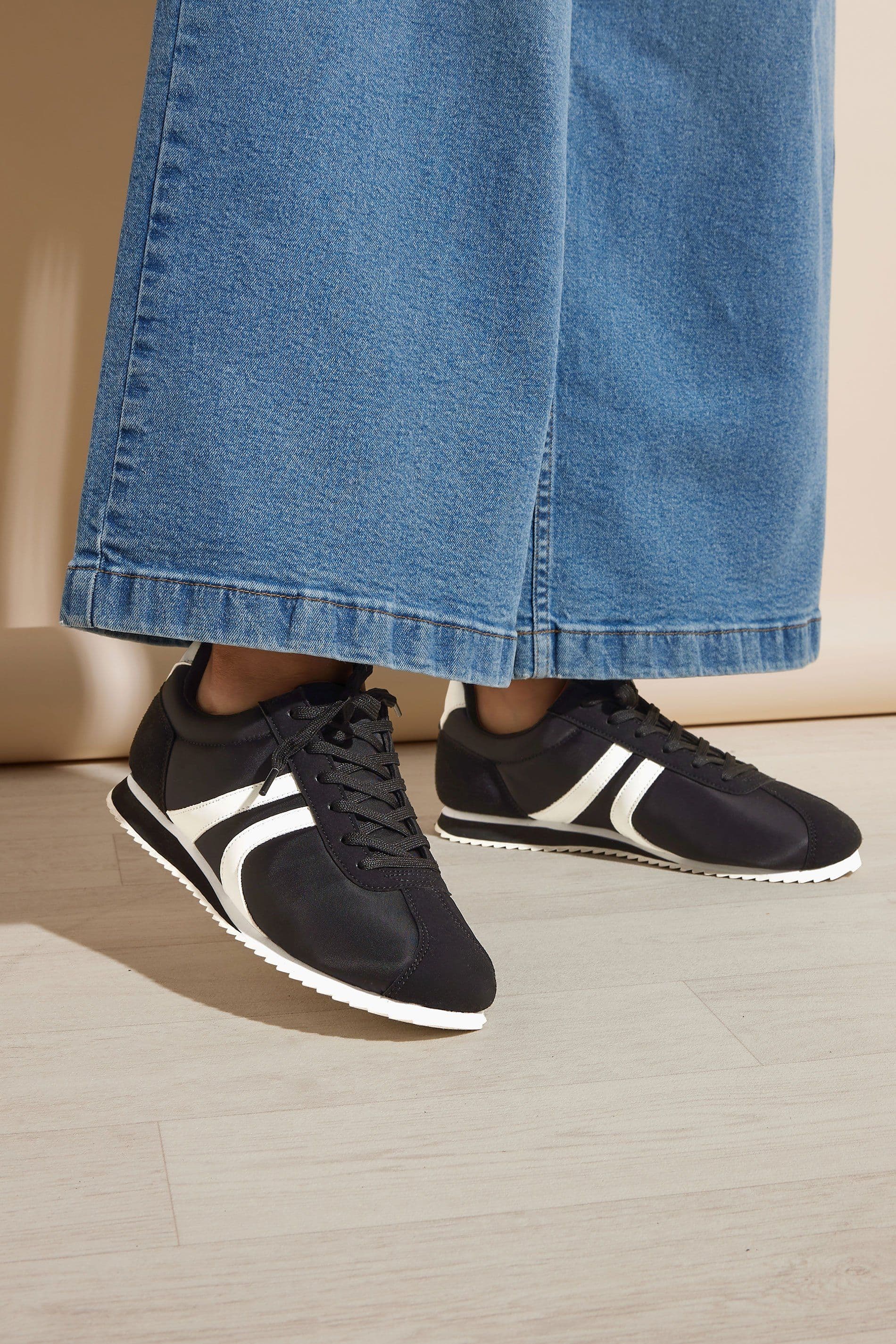 Side Stripe Trainers 5EEE